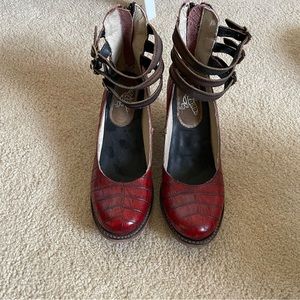 NWOB Freebird Randi in Red Croco Size 8
